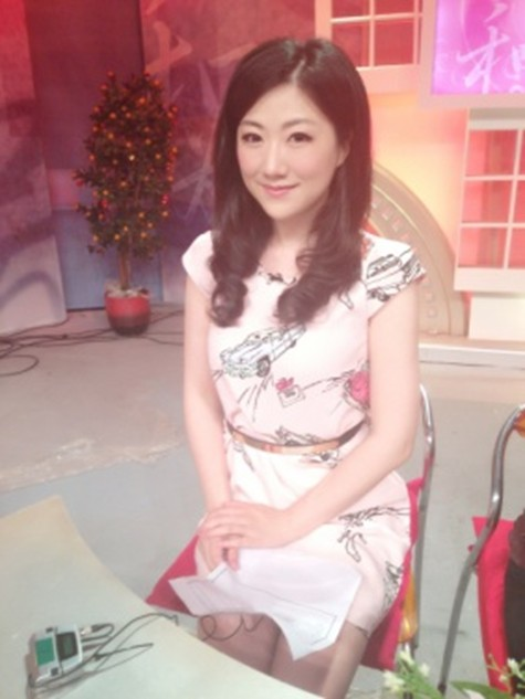 摘要 杨蕾,女,汉族,现为上海东方电视台新闻娱乐频道新闻主持人,主持