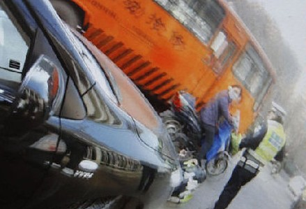 女司机撞交警事件