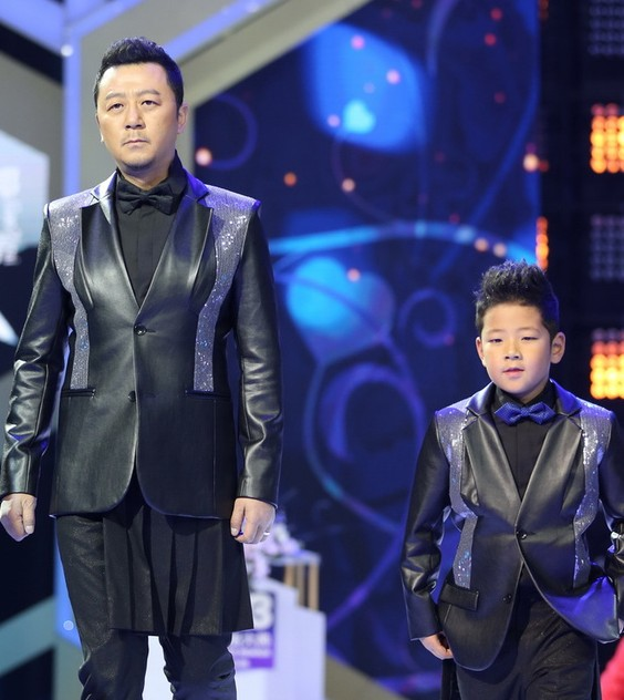 2013年8月-11月 郭涛与儿子郭子睿参加亲子节目《爸爸去哪儿》拍摄