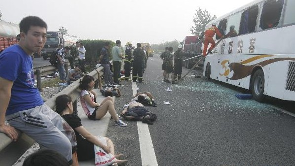 京沈高速盘锦段交通事故现场