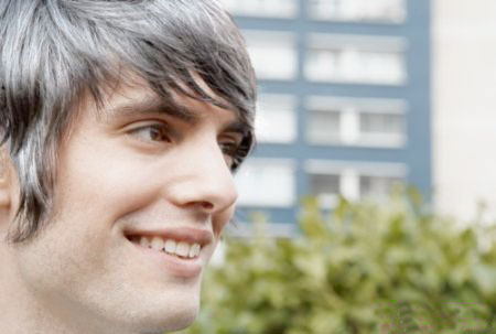 <em>少</em>白头怎么去治疗?我25现在基本白了<em>一半</em>。不