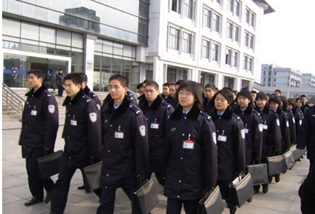 司法部直属的中央司法警官学院,山东的山东政法学院警官学院,上海的