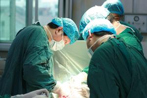 ②出血坏死性胰腺炎经非手术治疗后临床上未见明显好转或继发胰腺和胰