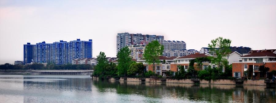 崇州市位于四川省岷江中上游川西平原西部