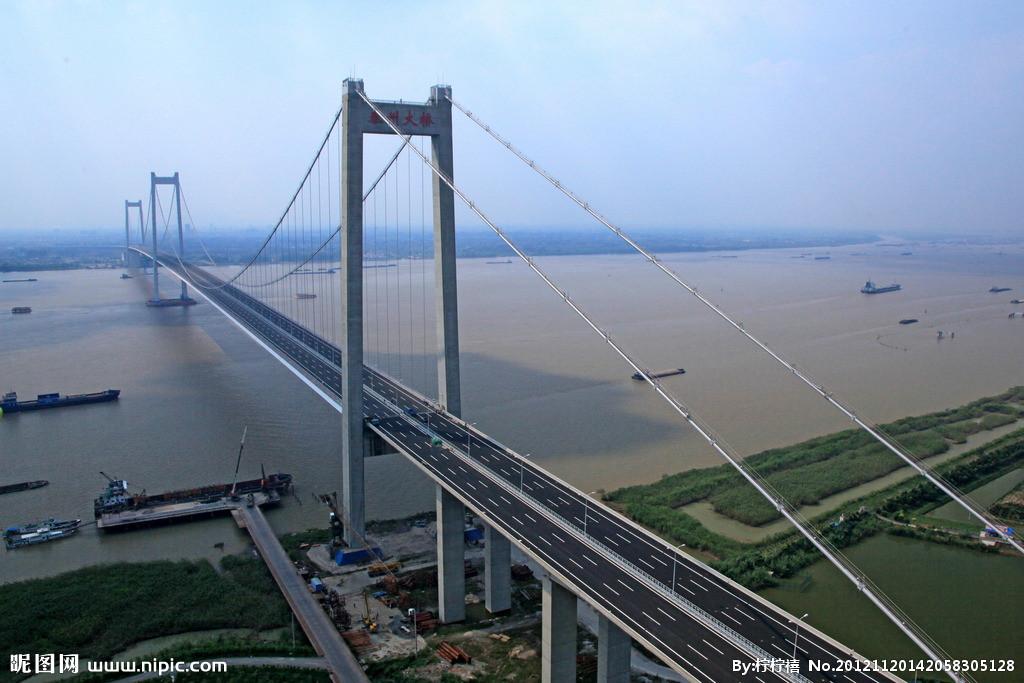 泰州大桥是不是没有接线,怎么车这么少?