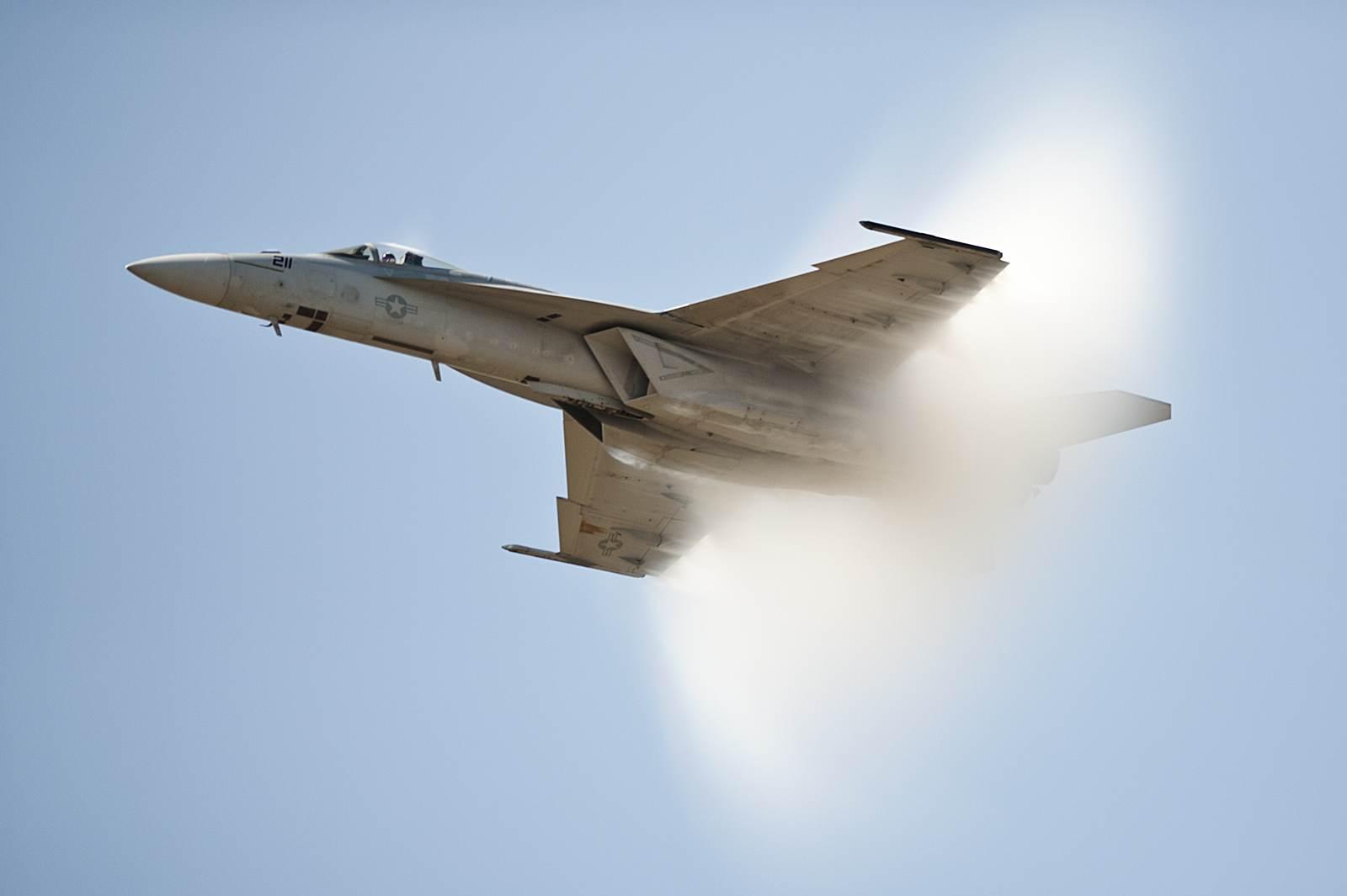 战斗机突破音障_战斗机加速图片_歼击机和战斗机的区别_垂直起降战斗机 - 快乐购物网