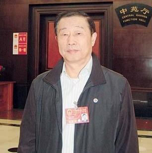 据记者了解,早在2013年9月,湖南中烟原副总经理卢平接替周出任总经理