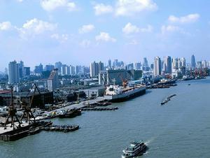 上海在逐渐成为国际贸易中心