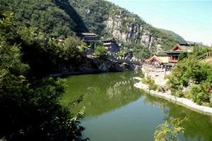 云梦山,在河南省鹤壁市淇县西部,新乡市卫辉东部交界有一云梦山,为