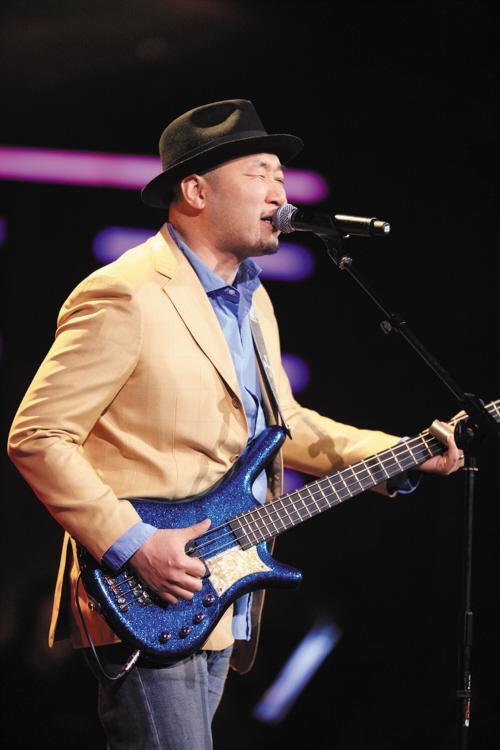 《节奏之犬》,张岭 作为主唱及贝斯手在此唱片中再现了多年致力于演奏