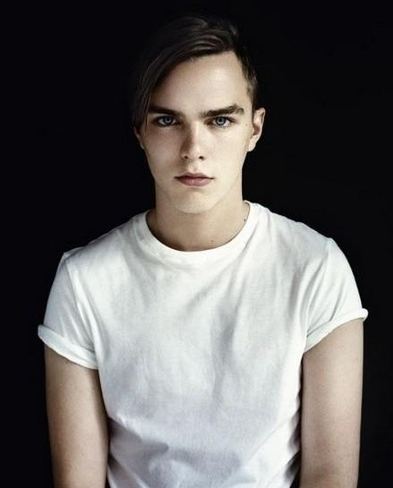 尼古拉斯霍尔特图片