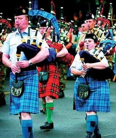 传说苏格兰部落之间盛行吹奏风笛的风气启于maccrimm