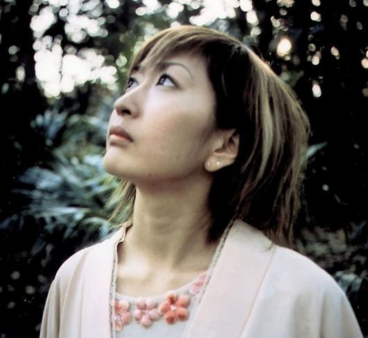 kokia歌手吉田亚纪子,日文名kokia,女,1998年步入乐坛之后,她的歌声
