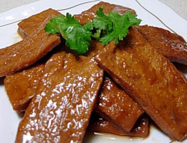 官渡五香豆腐干,是关渡镇胡宗全家的祖传手工艺风味