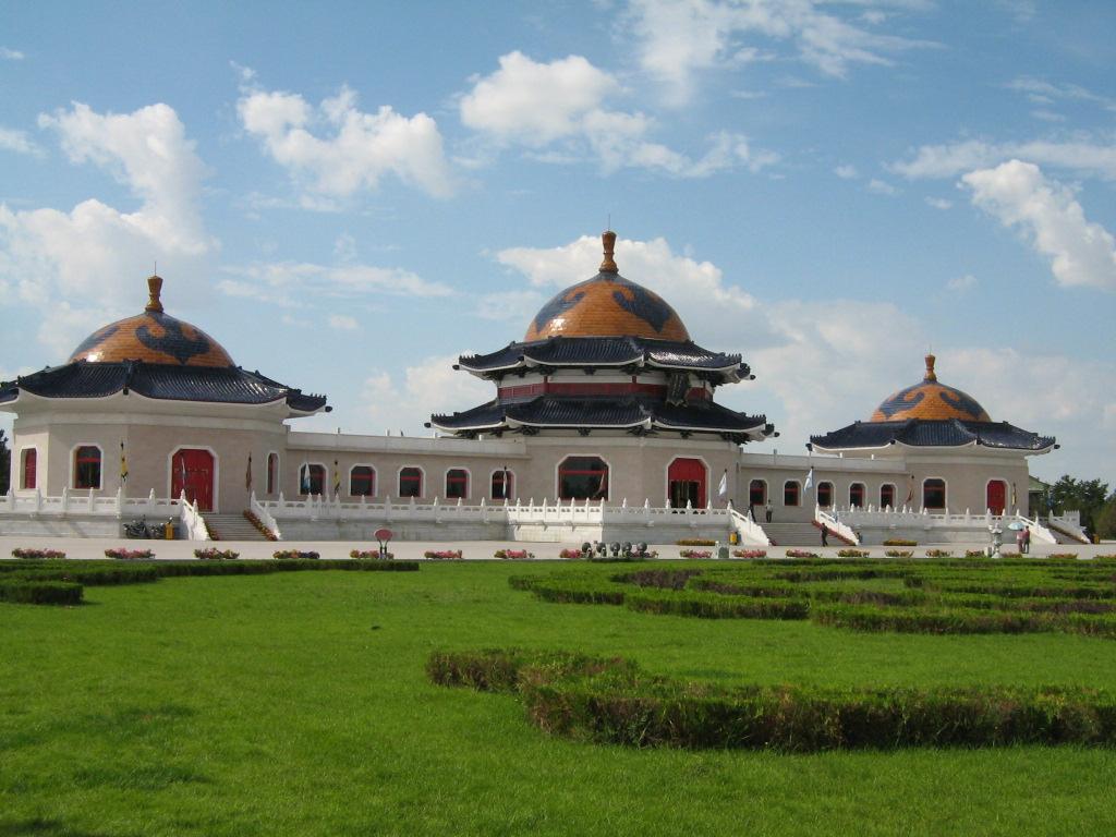 是集景点观光,餐饮住宿,民俗展示,文艺表演为一体的旅游景区,也是