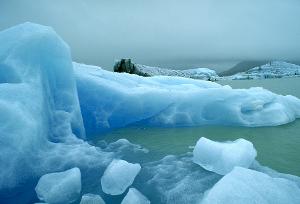 北极海区最冷月平均气温可达-20--40℃,暖季也多在8℃以下;年平均降水