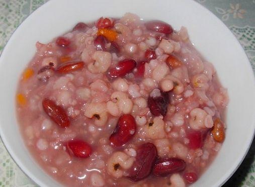 红豆粥,即以红豆为主要材料熬制而成的粥
