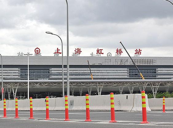 上海虹桥站位于上海虹桥综合交通枢纽
