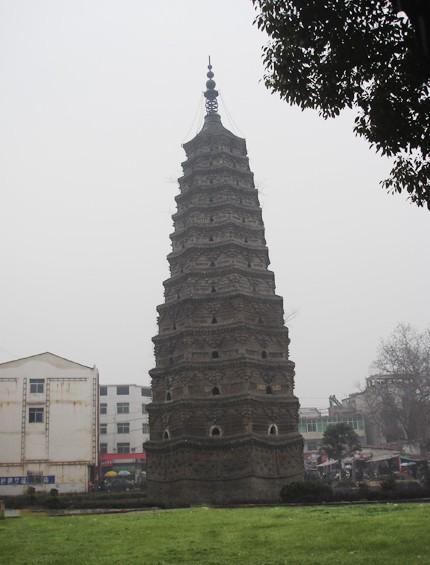 黄梅县(huangmei county,又名寻阳或梅城,是湖北省黄冈市的一个县