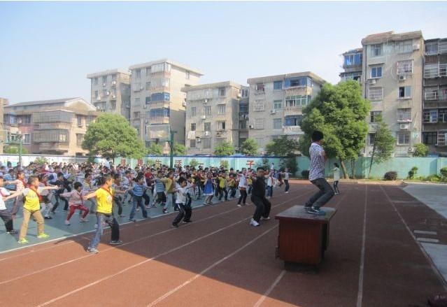 余姚市富巷小学