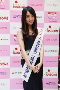 出生于1993年冯依然的在2012曾获得北二外校园女生大赛亚军.