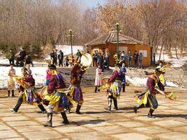 蒙古,突厥语族的许多民族中,鄂伦春族,鄂温克族,赫哲族和达斡尔兹