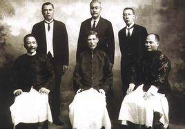 何启东家族或何东家族,始兴于1890年代,是港英政府时代的香港四大家族