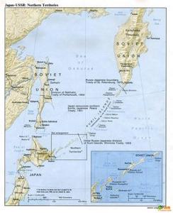 在鞑靼海峡与拉彼鲁兹海峡(宗谷海峡)与日本海相连.