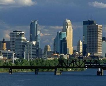 明尼阿波利斯,美国明尼苏达州最大城市,位于该州东南部,跨密西西比河