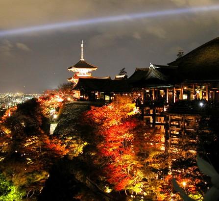 清水寺建于公元798年,是全京都最古老的寺院