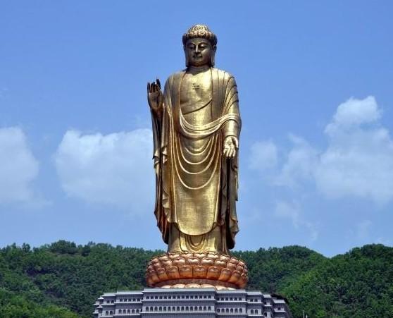 是世界第一高铜铸立佛,大佛总高208米,表面面积为11300平方米,通过