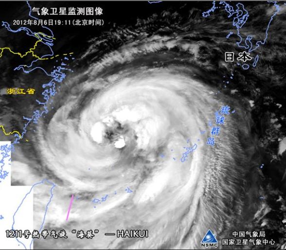 台风中心位于某市正东方向三百千米处正以四十