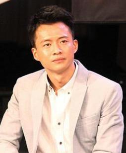 2012年出演长篇现实主义题材电视剧《知青》而开始被观众所认识.