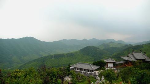 达蓬山原名香山,位于慈溪市东南部,横跨龙山镇,达蓬山海拔高400多米