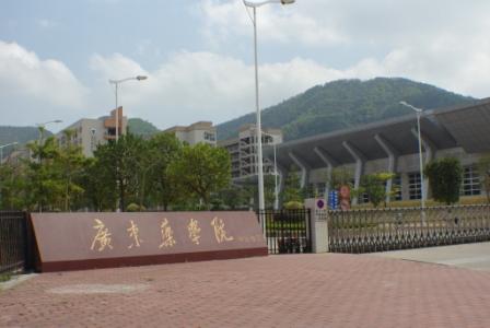 2005年首批进驻广州大学城的10所高校之一,广东药学院是中国独立建制