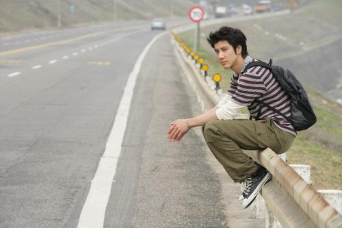 王力宏 春雨里洗过的太阳图片_王力宏 春雨里洗过的太阳_社会热点图片 NIBAKU.com