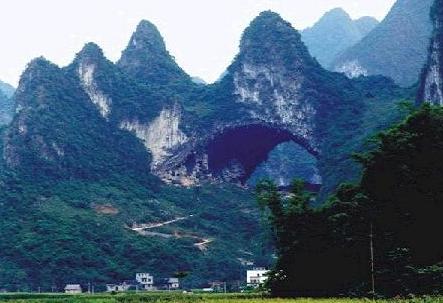 月亮山景区由高田镇,阳朔镇,白沙镇交界
