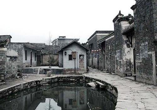 江西安义是千年古村群游览区,位于南昌市所辖安义县南面约十公里的