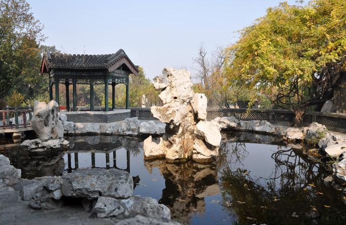 孔府花园位于孔府九进大院的最后部分,占地五十余亩.