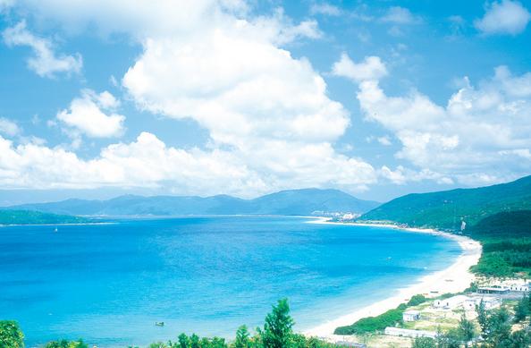 三亚亚龙湾滨海旅游文化区坐落于三亚亚龙湾国