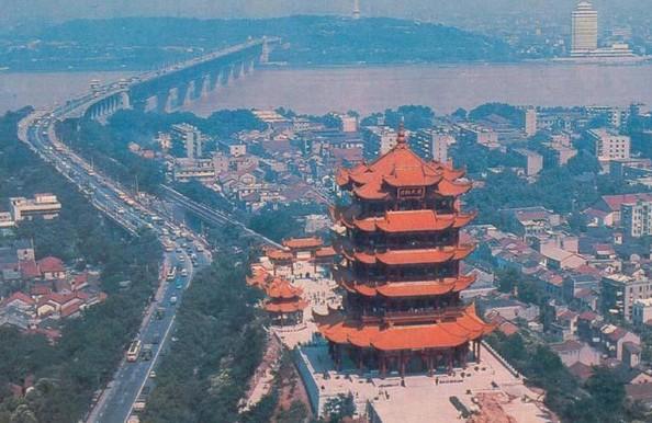 黄鹤楼"江南三大名楼"之一)