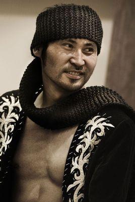 莫合塔尔(老莫)(muhtar),哈萨克族著名男演员,模特.2001年大学毕业.
