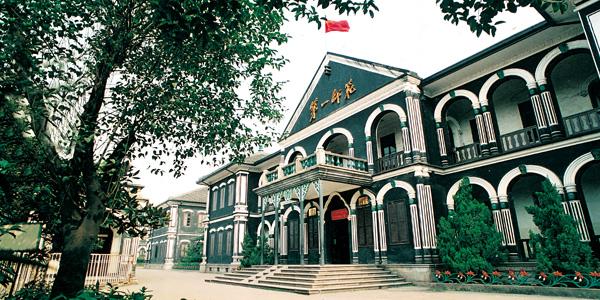 毛泽东嫡孙毛新宇参观湖南第一师范学院时曾