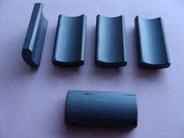 铁氧体 磁性 材料(ferritemagneticmaterial)是一种复合氧化物烧结体