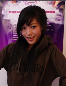 央金卓玛,藏族歌手,2008年参加《下一站天后》