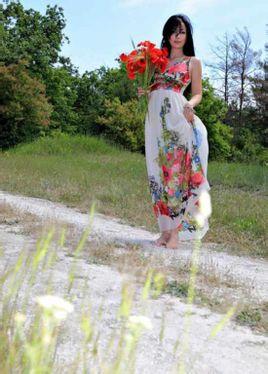 库喜娜卡吉利,生于阿联酋