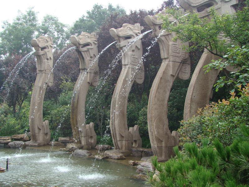 按照区政府批准的《宁波五龙潭风景名胜区总体规划》