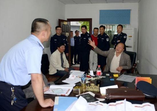 吴廷标在监狱办公室大声要求警察放人