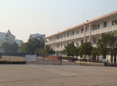 摘要                       上饶市实验中学的前身为上饶市铁路中学