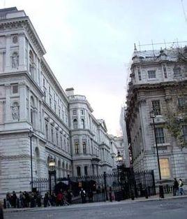 downing street,kremlin 唐宁街(downingstreet)位于英国首都伦敦的西敏内,在过往200年来,都是